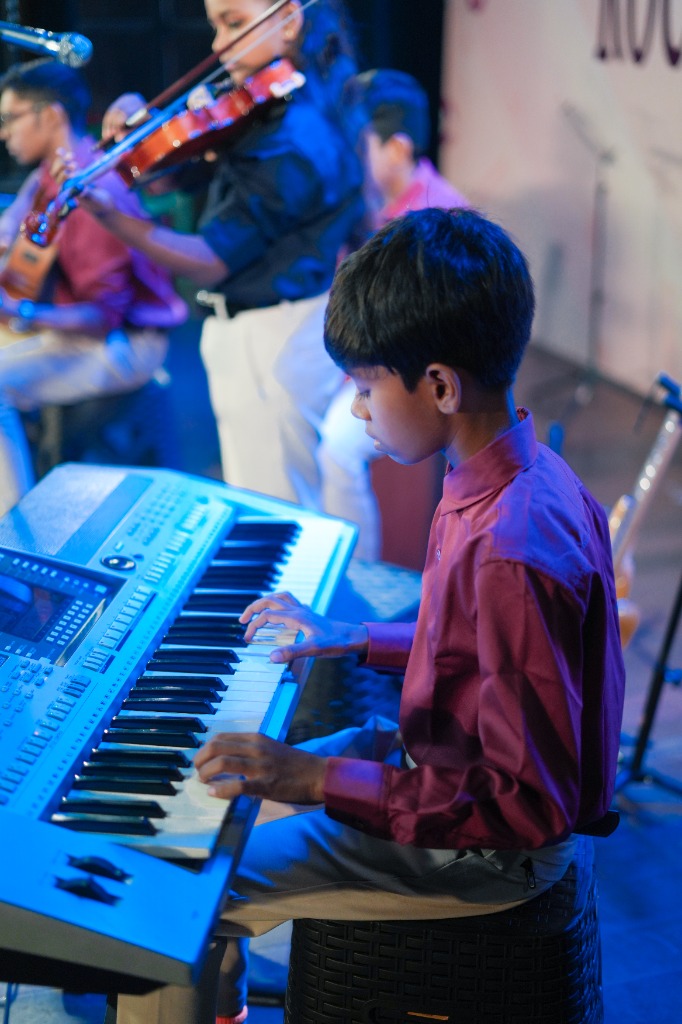 Playing keyboard